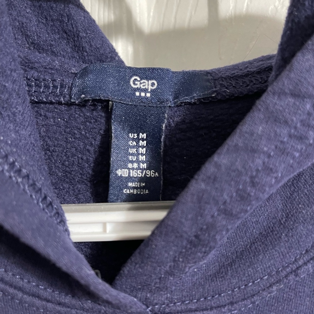 Gap Navy Blue Hoodie W/Kangaroo Pockets. Size M
Armpit to Armpit 20 - Picture 2 of 4